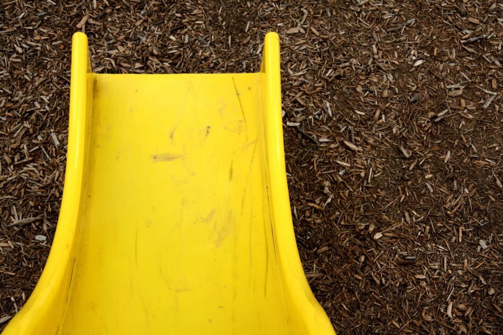 How to build a wood chip play area